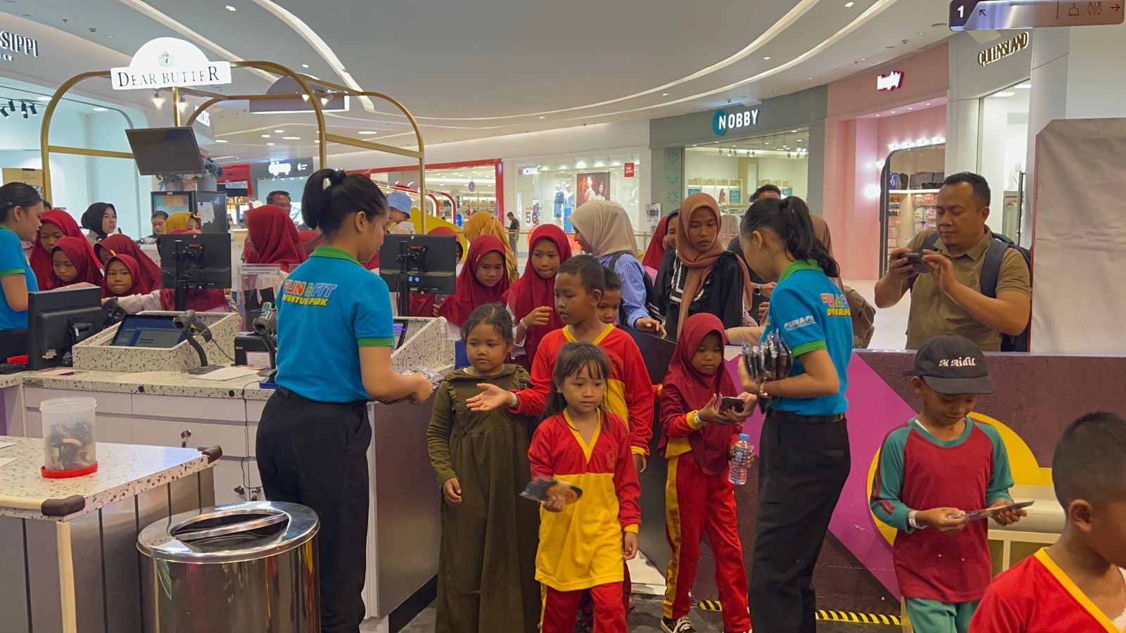Menghadirkan Senyum di Wajah Anak-anak: Dinas P3A Konawe Selatan Gelar Trauma Healing di Mall The Park Kendari