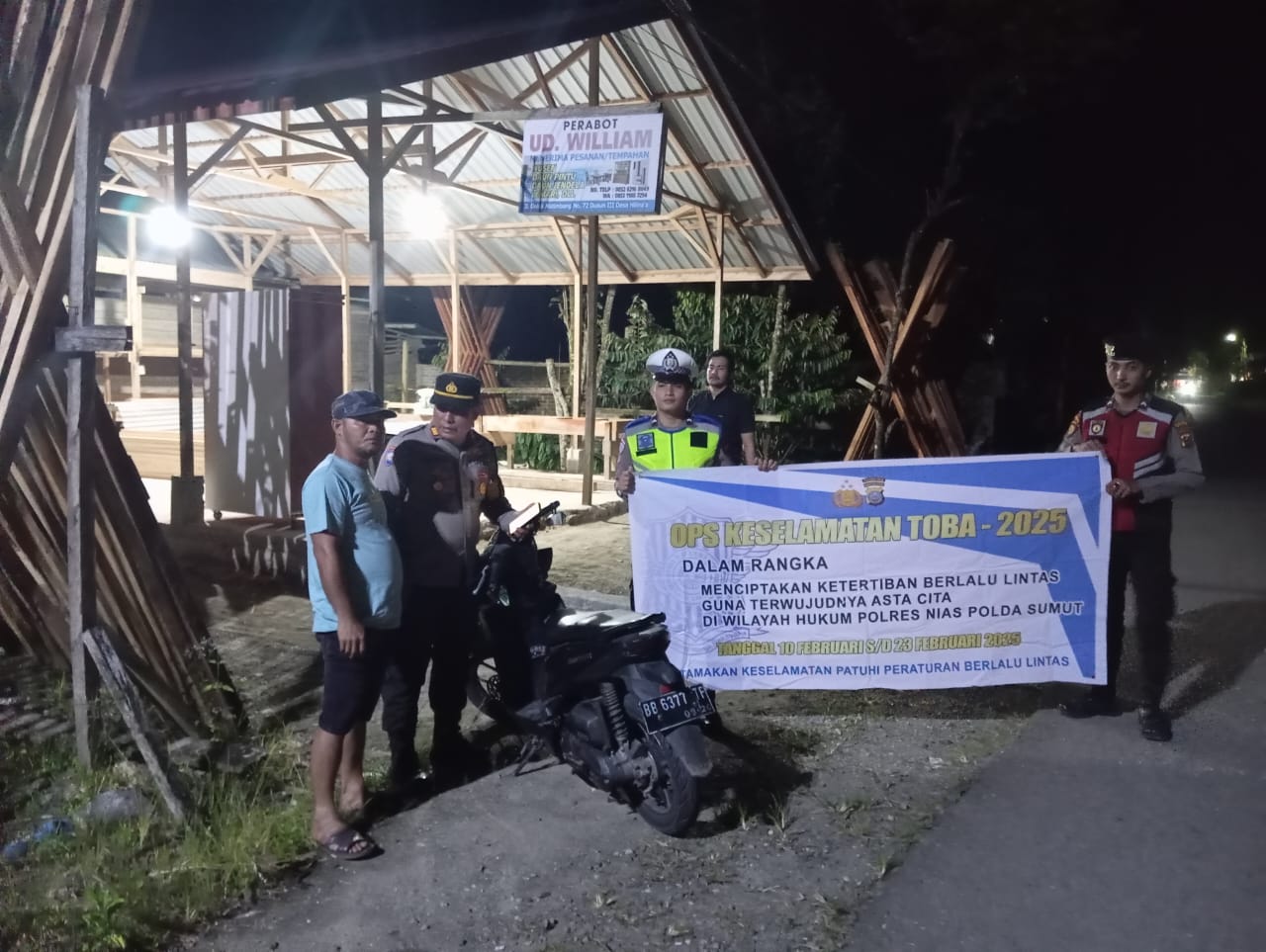 Personil Sat Lantas dan Sat Samapta Polres Nias Laksanakan Blue Light Patroli untuk Ciptakan Keamanan di Kota Gunungsitoli