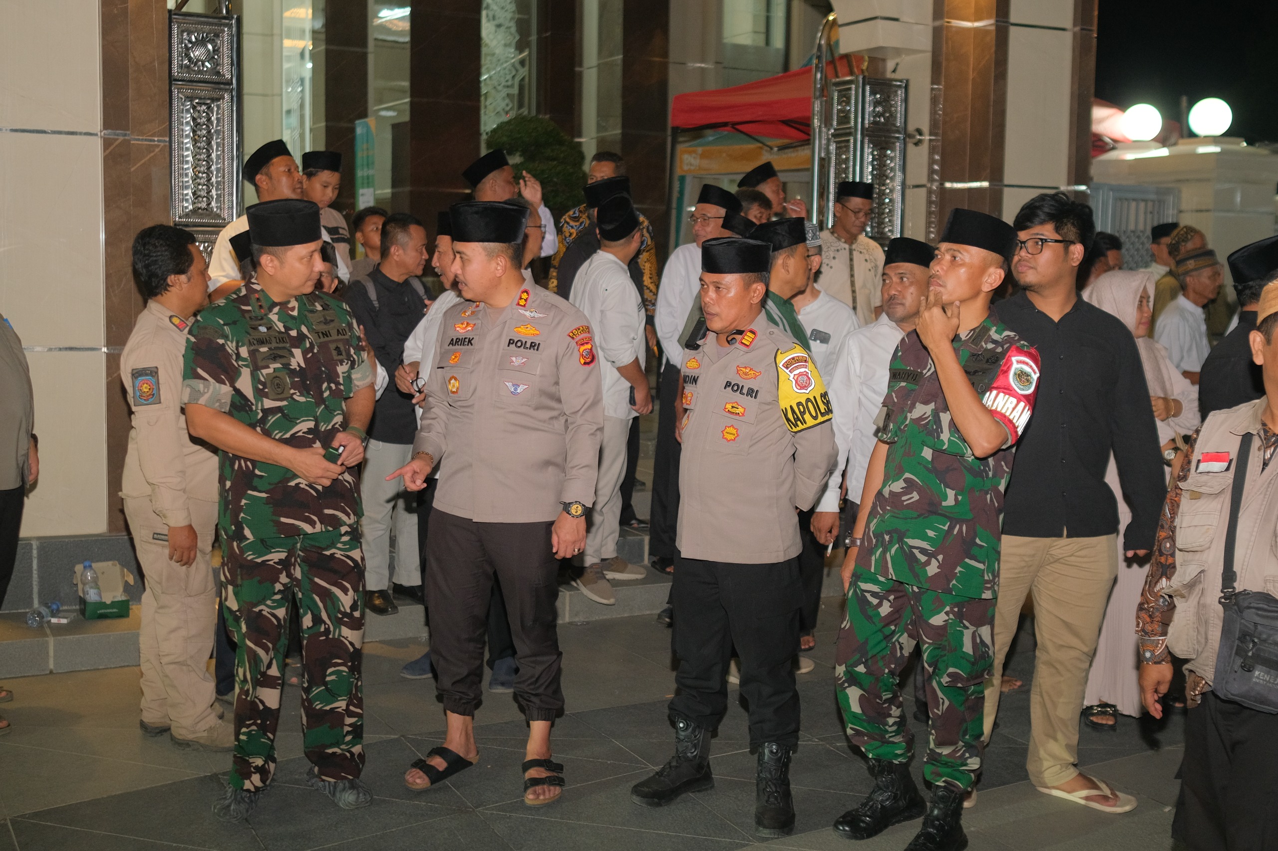 Melalui Tarawih Keliling, Kapolres Subang Ajak Warga Jaga Kamtibmas di Bulan Puasa