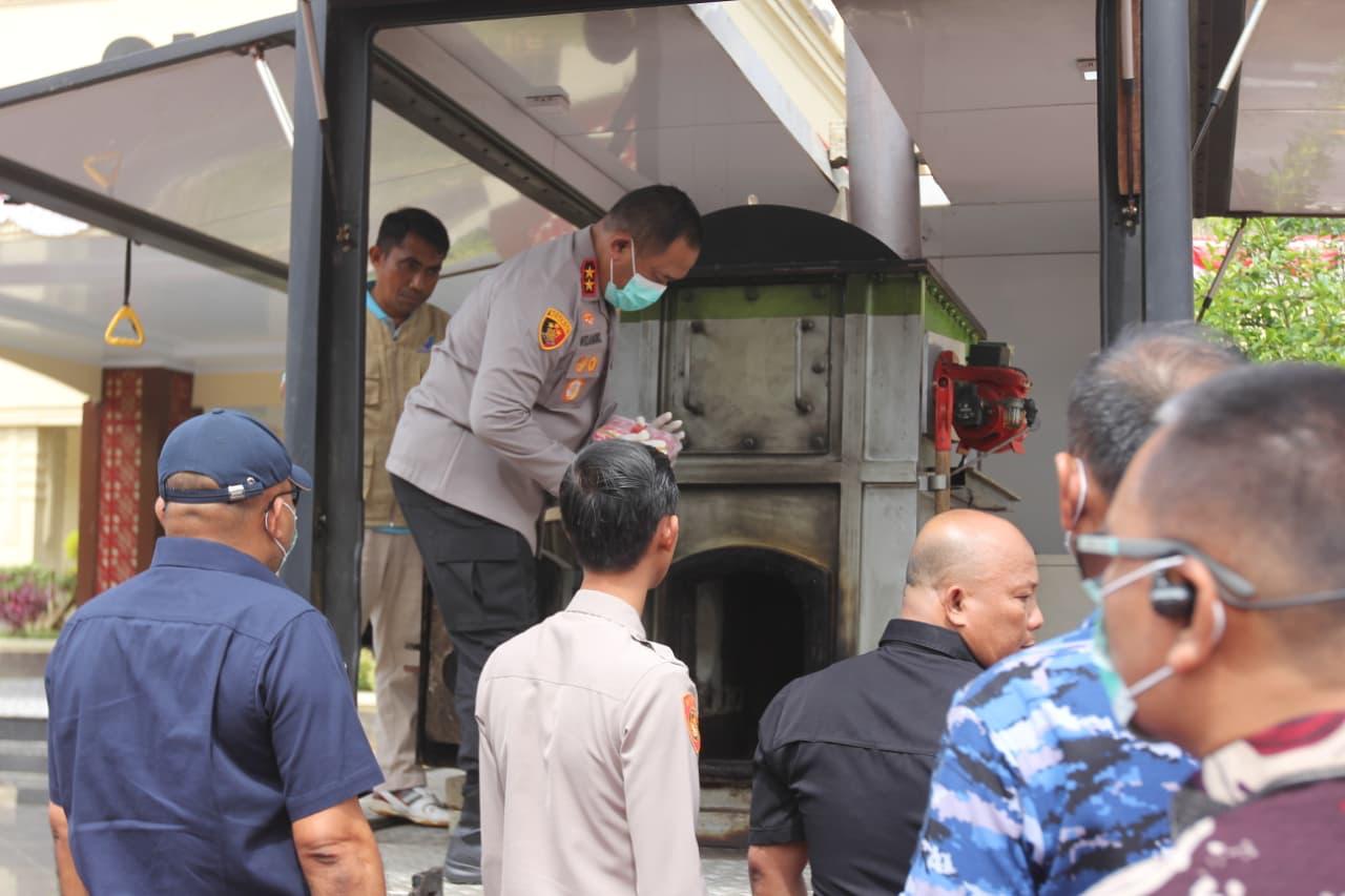Musnahkan Sabu 8,2 Kg, Kapolda Sultra Apresiasi Personel Ditresnarkoba dan Minta Hakim Jerat Tersangka Dengan Hukuman Mati