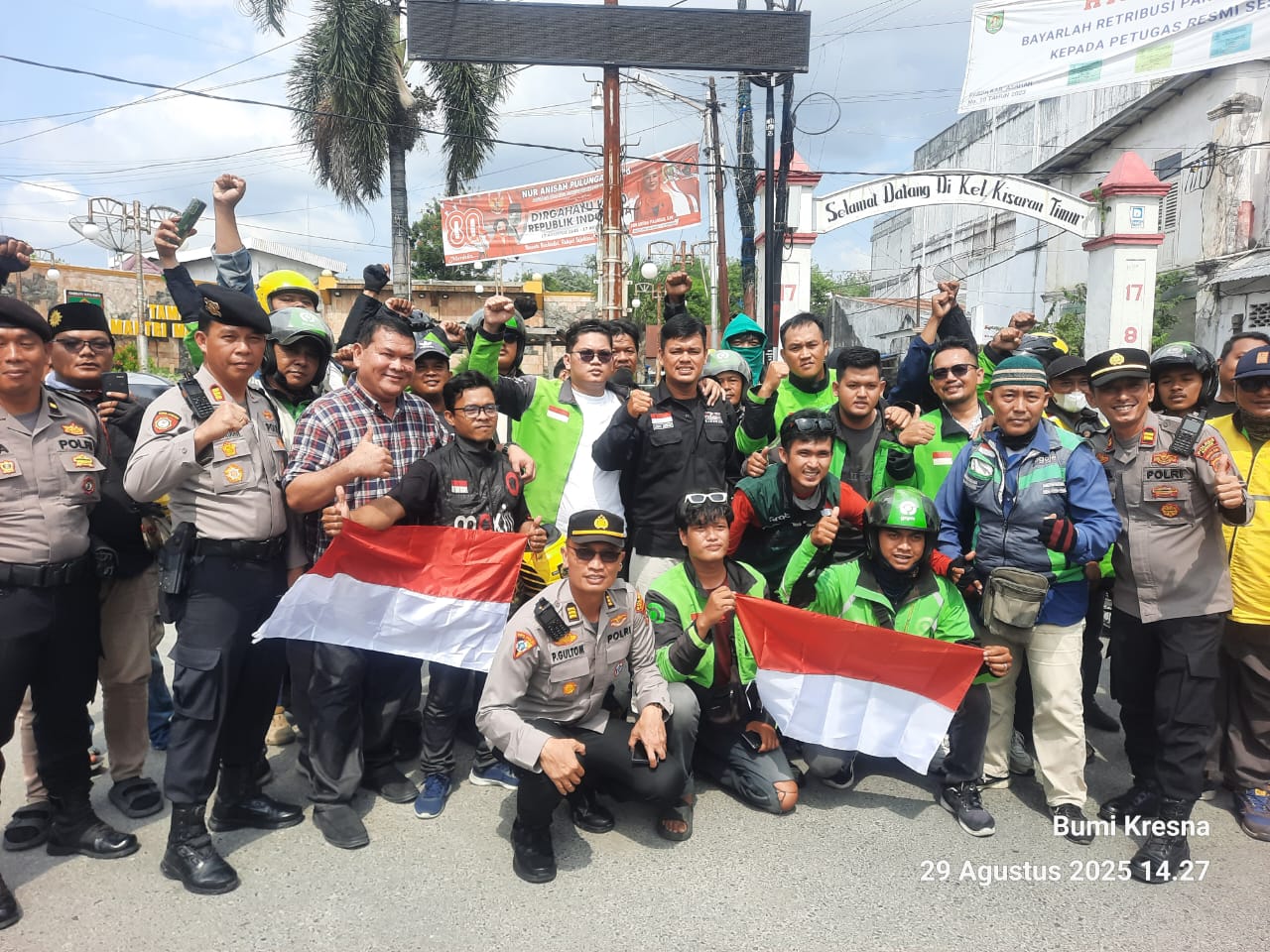 Aksi Solidaritas Driver Ojol di Asahan Berjalan Damai, Polres Asahan Bagikan Bingkisan