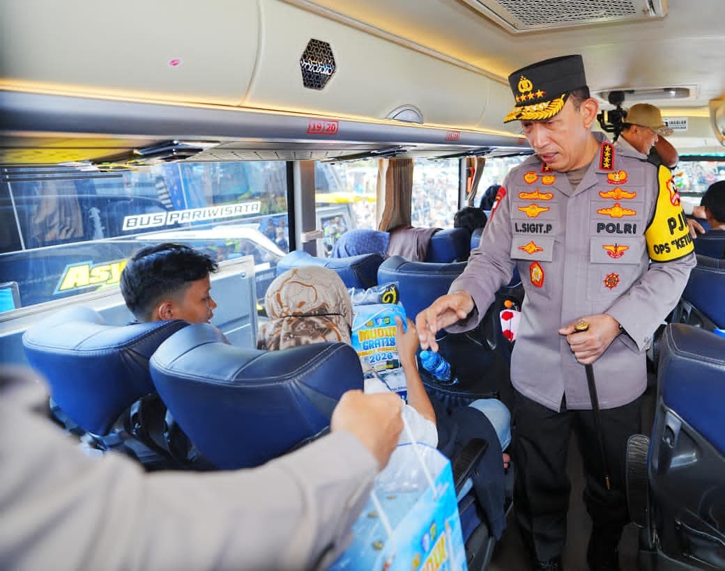 Kapolri Lepas 80 Bus Mudik Gratis, Pastikan Kesiapan Sopir Antar Masyarakat ke Tujuan